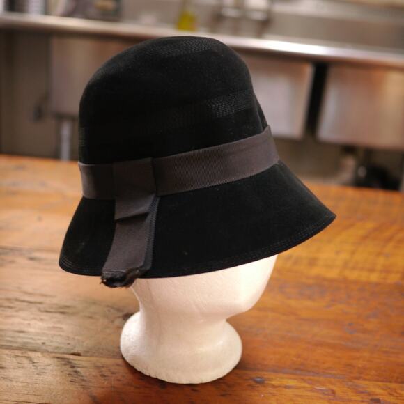 Vintage LORD & TAYLOR Made in Switzerland Black Wool Grosgrain Ribbon Cloche Hat